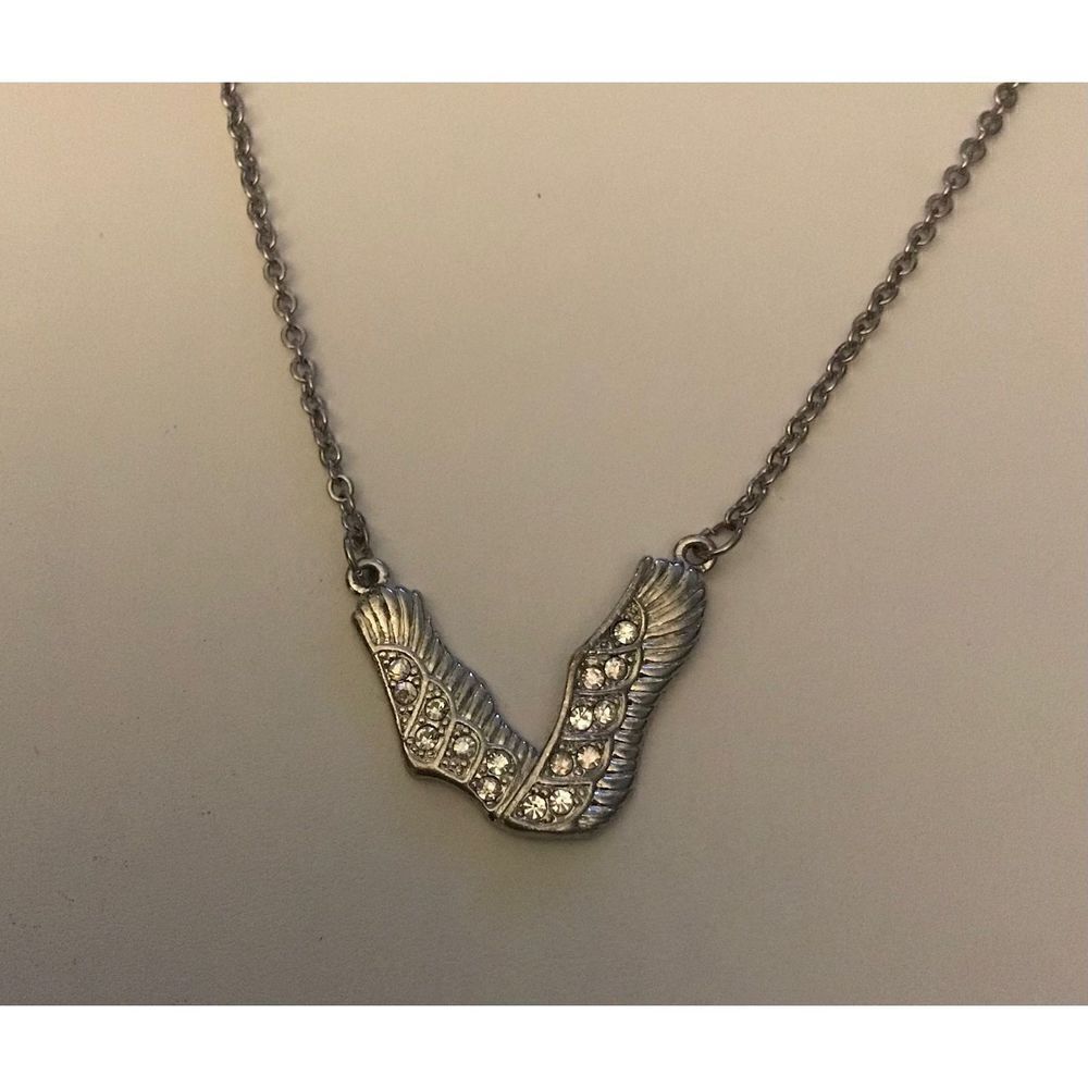 Pretty Silver Etched Sim Diamond Accent Wing Necklace